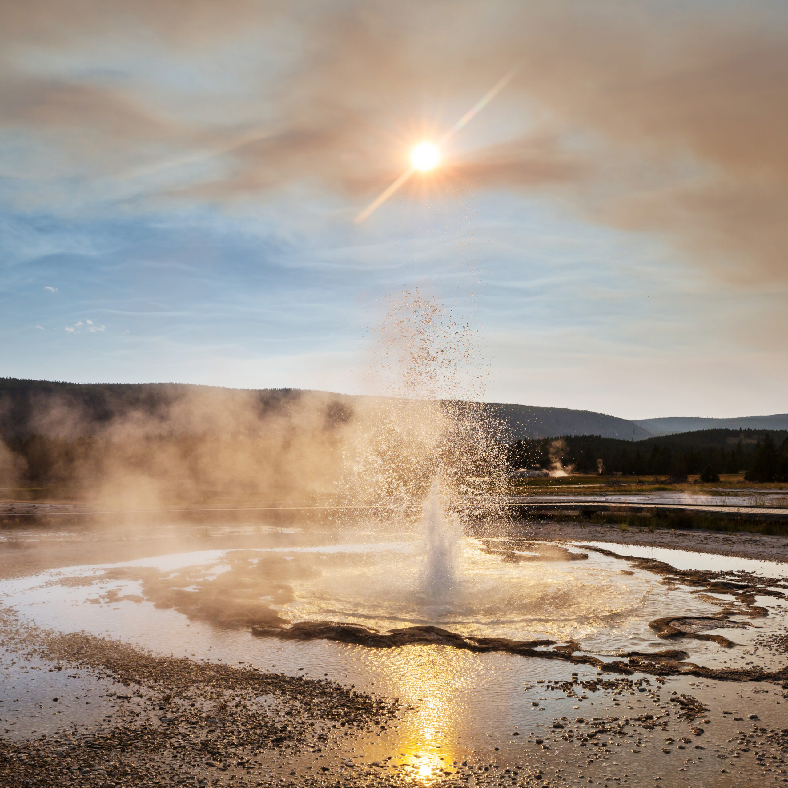 Inspiring,Natural,Background.,Pools,And,Geysers,Fields,In,Yellowstone,National